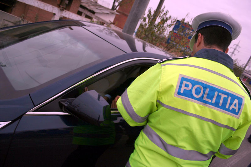 Poliţiştii ieşeni au prins un italian care era urmărit internaţional. Acesta depăşise viteza legală și avea un nume fals