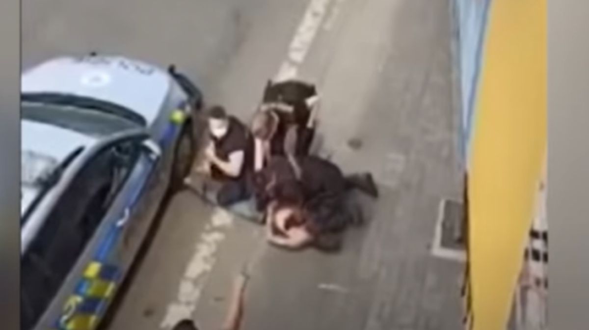 Caz asemănător cu cel al lui George Floyd, produs în Cehia. Reacţia premierului: „Mulţumesc ofiţerilor de poliţie” – VIDEO