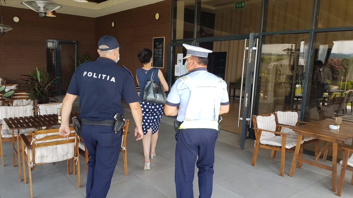 Noi controale efectuate la Iași. Se verifică dacă regulile impuse în lupta cu COVID-19 sunt respectate. Polițiștii sunt cu ochii în patru