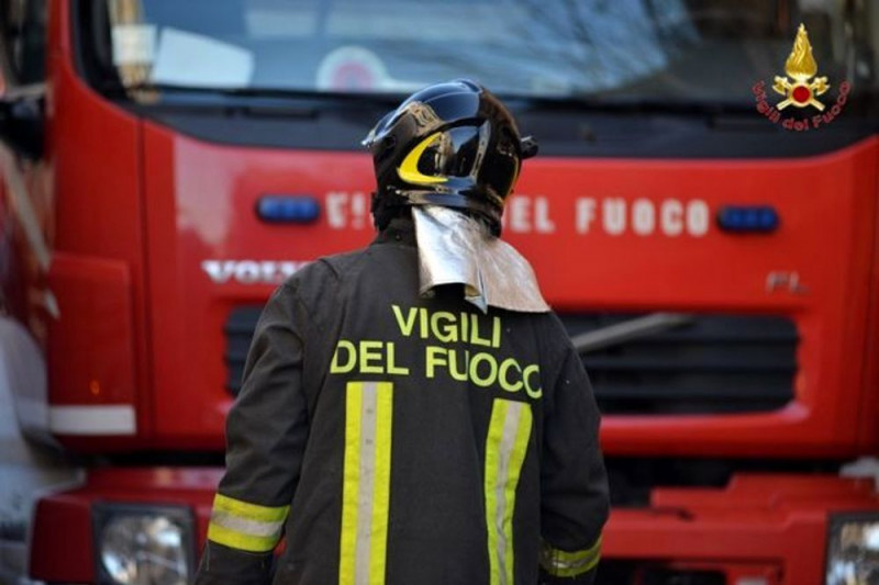 O româncă din Italia era să moară, după ce frigiderul a luat foc în timp ce dormea