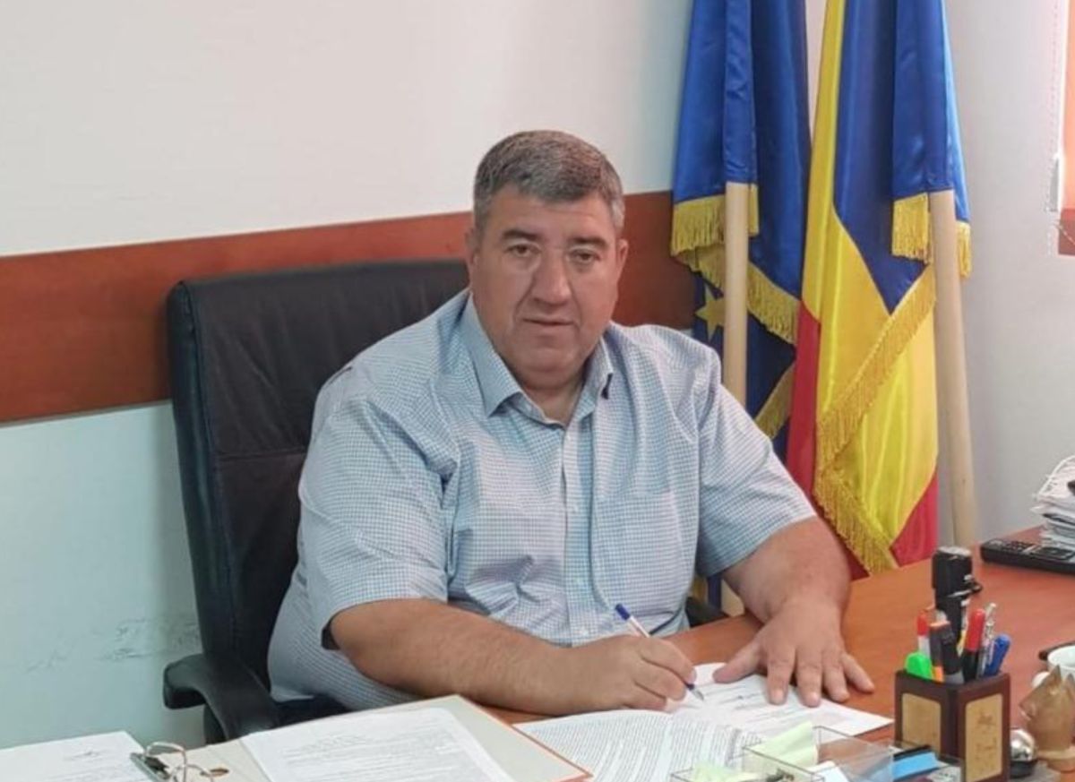 Primarul din Ştefăneştii de Jos, acuzat de relaţii sexuale cu o minoră, a fost eliberat