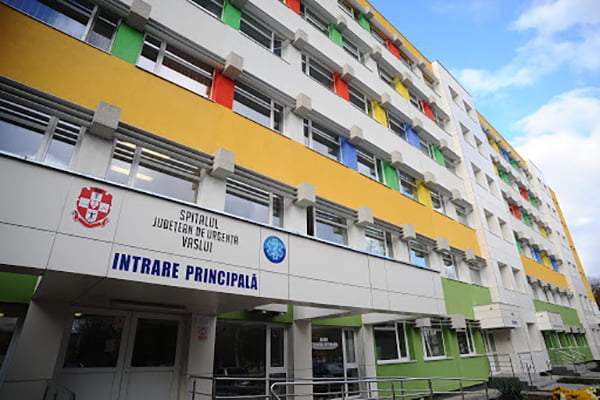 Un bărbat s-a aruncat de la etajul unui spital din Vaslui! Medicii au putut doar să constate decesul
