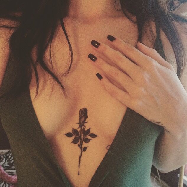 Tatuaje între sâni: O alegere îndrăzneață pentru un „look“ sexy