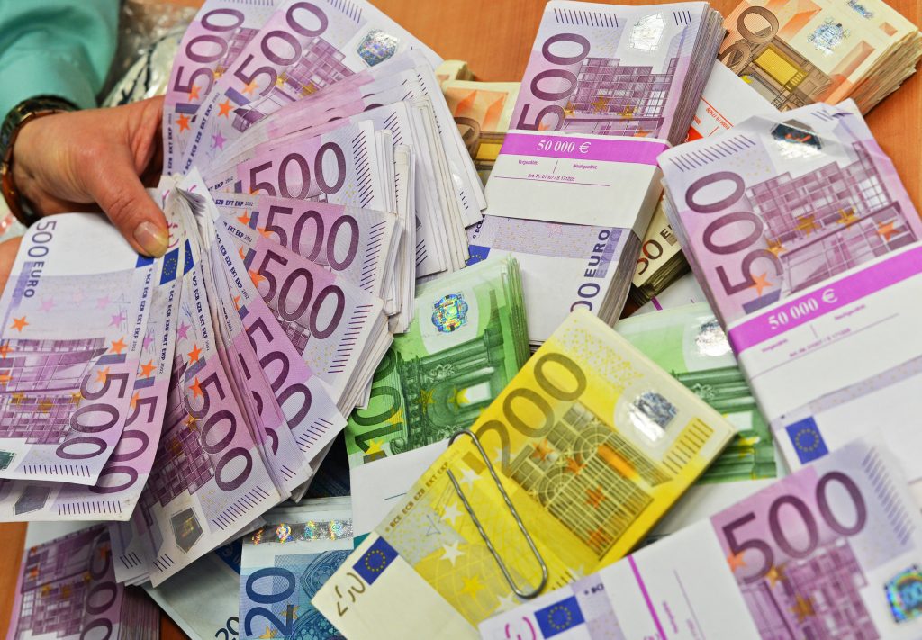 Guvernul Florin Cîțu ar fi ascuns date financiare extrem de importante! Fiecare român este dator cu mii de euro după ce PNL-USR-PLUS-UDMR a împrumutat pe bandă rulantă