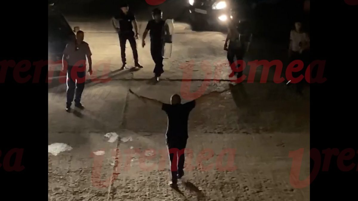 O femeie din Vaslui a anunţat cu disperare poliţiştii după ce fostul iubit a ameninţat-o cu toporul – FOTO, VIDEO