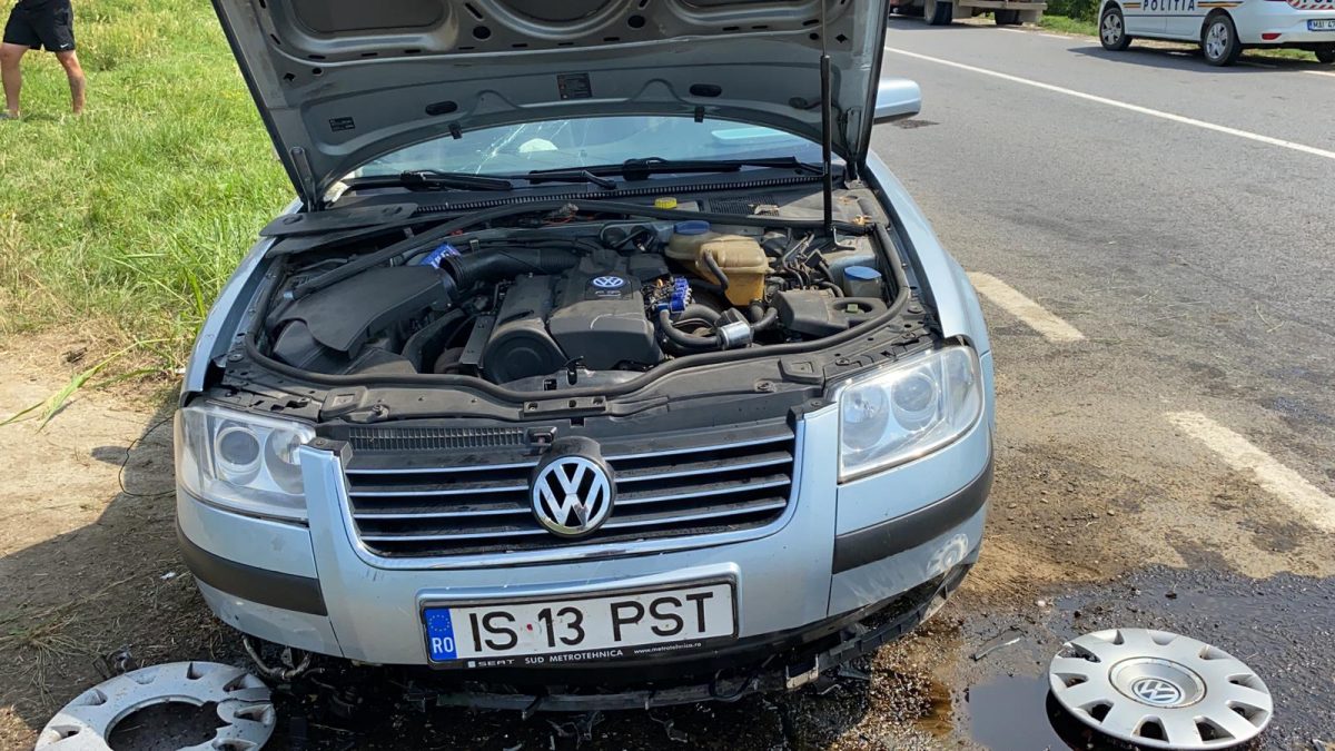 Accident rutier în judeţul Iași după ce un şofer a pierdut controlul volanului şi a lovit un podeț – EXCLUSIV, FOTO, VIDEO