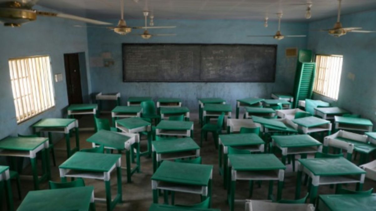 140 de copii au fost răpiți dintr-un internat din Nigeria. Răpitorii erau înarmați