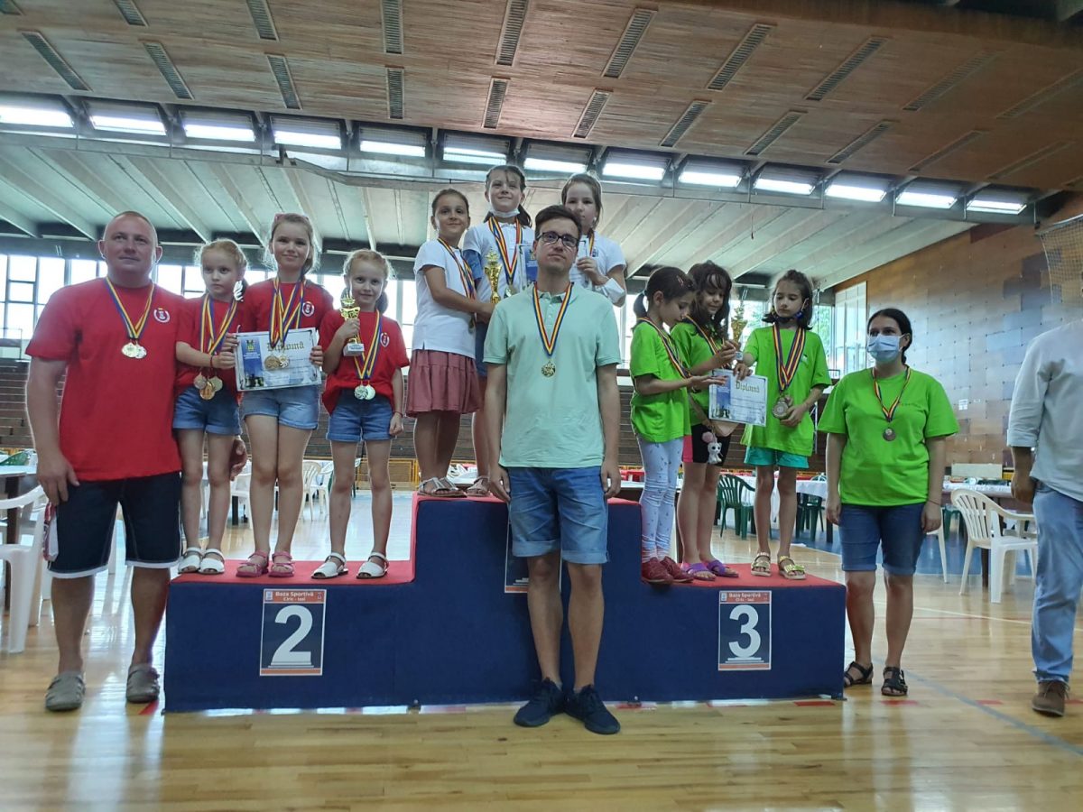 Fetiţele de aur de la şah! Au cucerit 3 medalii la Campionatele Naționale