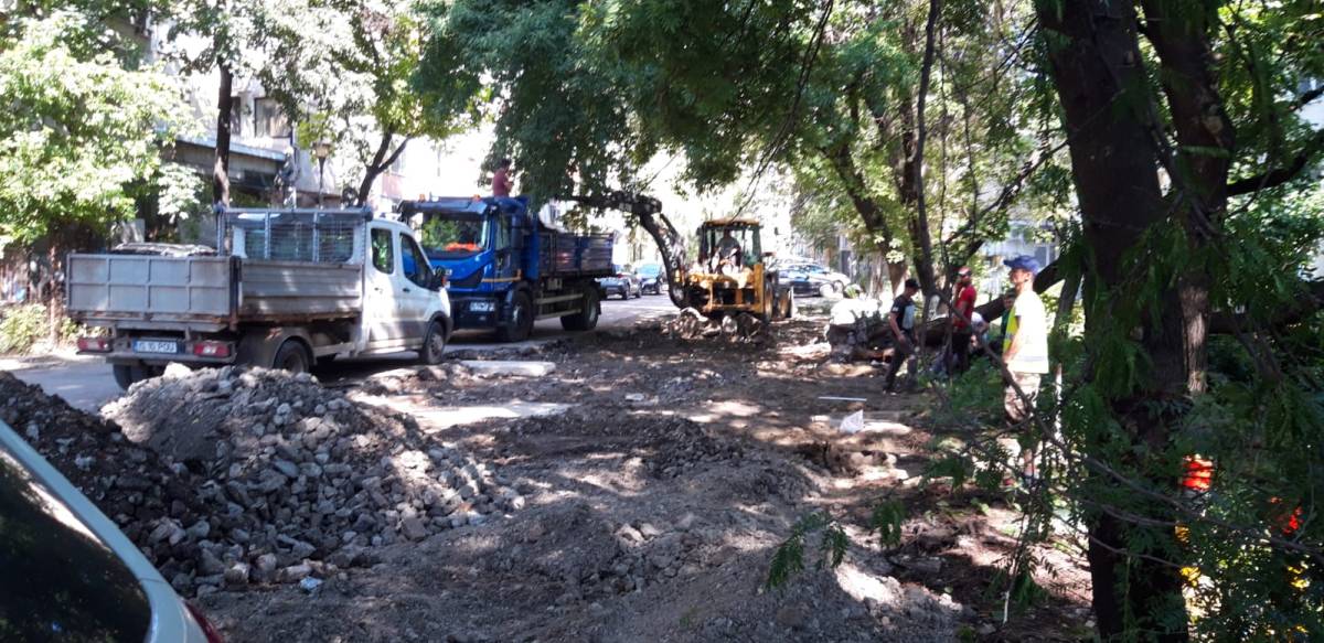 A început marea demolare în municipiul Iași. Sute de garaje din cartiere sunt demolate de Primărie