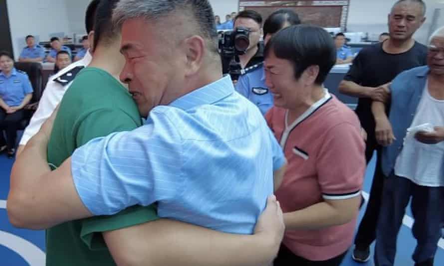 Poveste cutremurătoare! Un chinez și-a regăsit fiul care fusese răpit după 24 de ani – Video