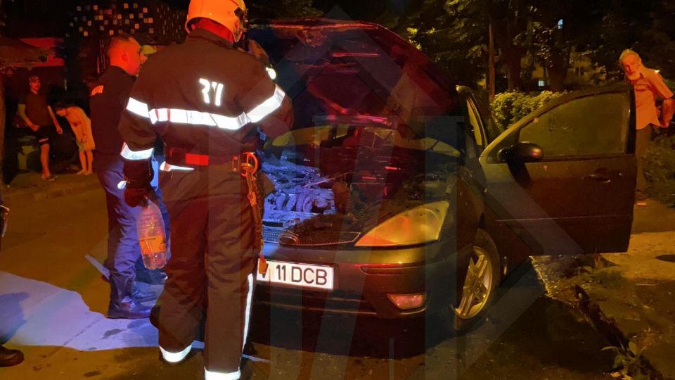 Incendiu la un autoturism în Iași. Pompierii intervin – Exclusiv, Galerie Foto, Video