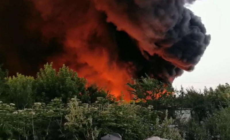 Alertă! Incendiu puternic în Salonta! Pompierii intervin de urgență iar autorităţile au emis mesaje RO-ALERT – GALERIE FOTO, VIDEO