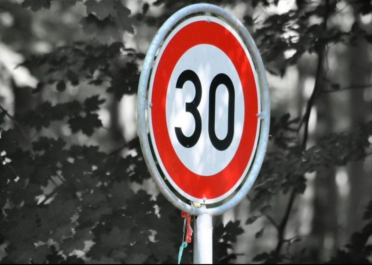 Atenţie şoferi! Consultare publică privind limitarea vitezei la 30 km/h pe anumite sectoare de drum din municipiul Iaşi