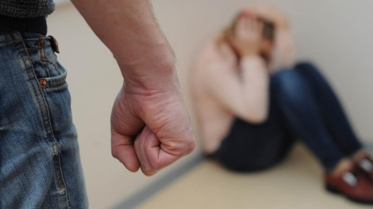 Crimă șocantă la Iași! O femeie a murit după ce a primit zeci de pumni în cap de la iubitul ei! Bărbatul și-a ieșit din minți când a aflat că mașina lui a fost împrumutată de către cea lângă care trăia! - Vimarsana News