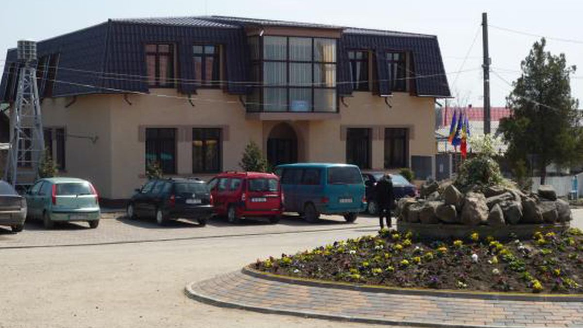 Elevii din comuna Oțeleni vor primi tablete! Primăria din județul Iași dă aproape 70.000 de euro!