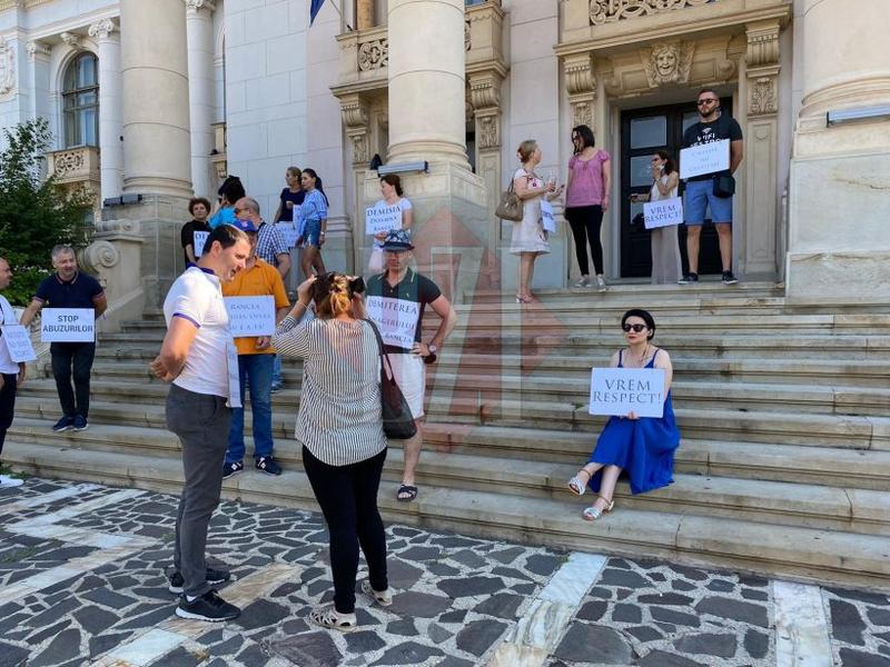 Noi proteste la Opera Naţională Română din Iași! Protestatarii îşi strigă nemulţumirile  – VIDEO