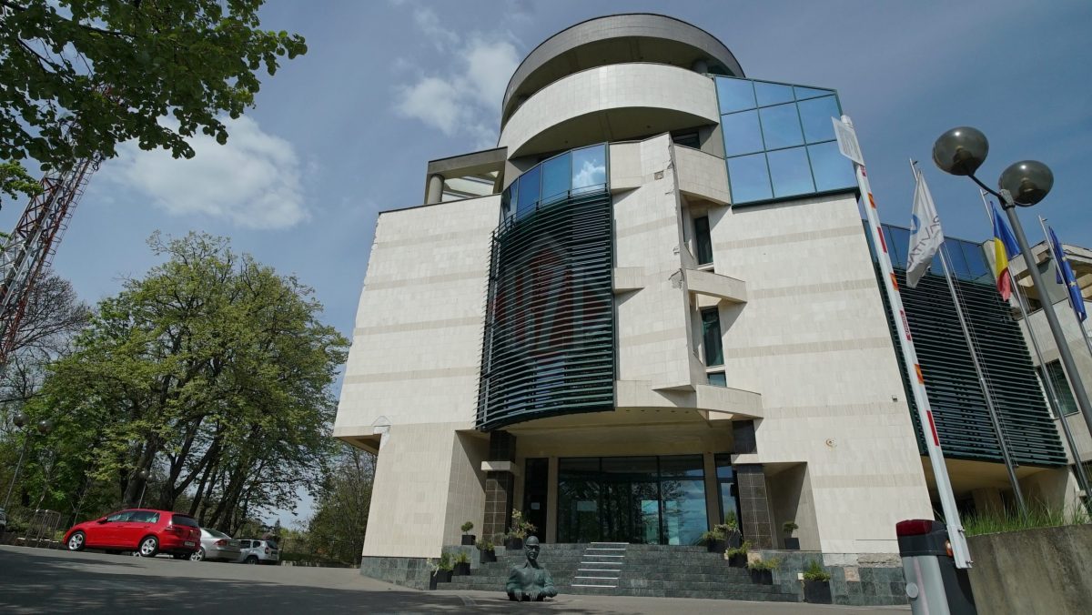 ApaVital cumpără laptopuri pentru activitatea companiei! Contractul are o valoare de 100.000 de euro