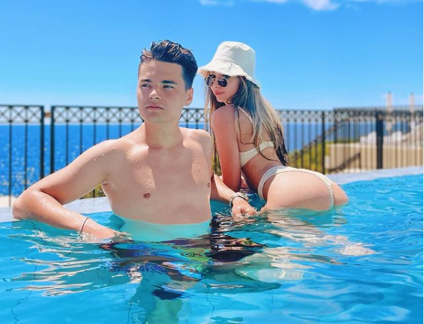 Selly și iubita sa, vacanță de lux în Franța! Vloggerul nu se uită la bani când e vorba de Smaranda