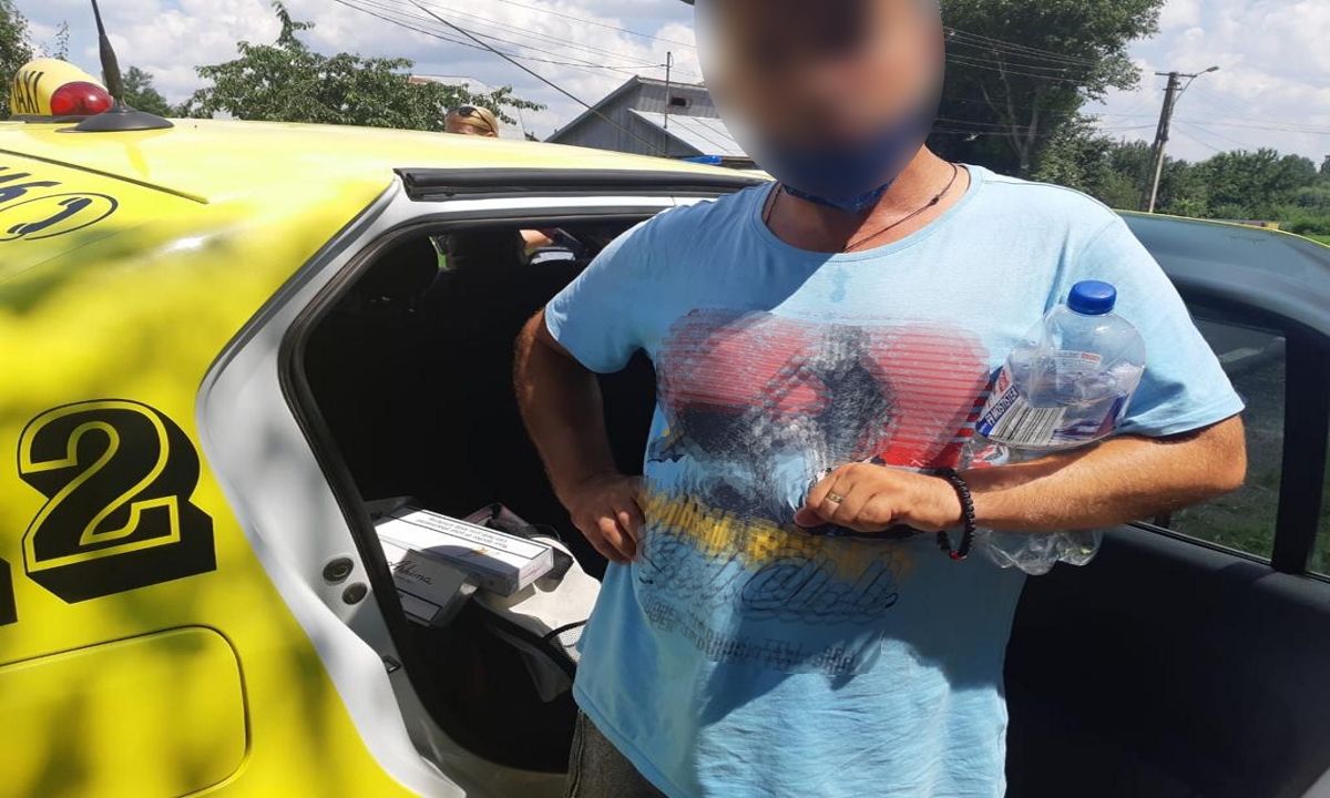 Ţigarete de contrabandă transportate cu taxiul