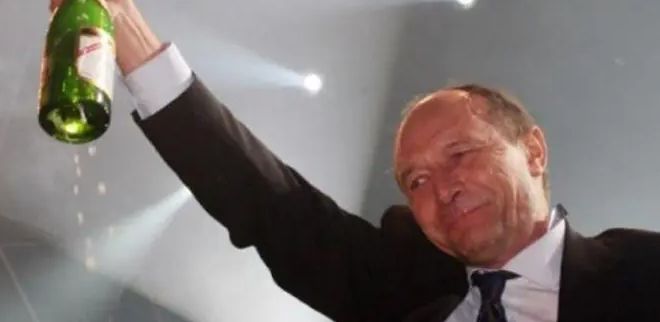 Traian Băsescu consideră că ministrul Transporturilor, Cătălin Drulă trebuie să demisioneze: Mă mir că nu au spus că au băut cu mine