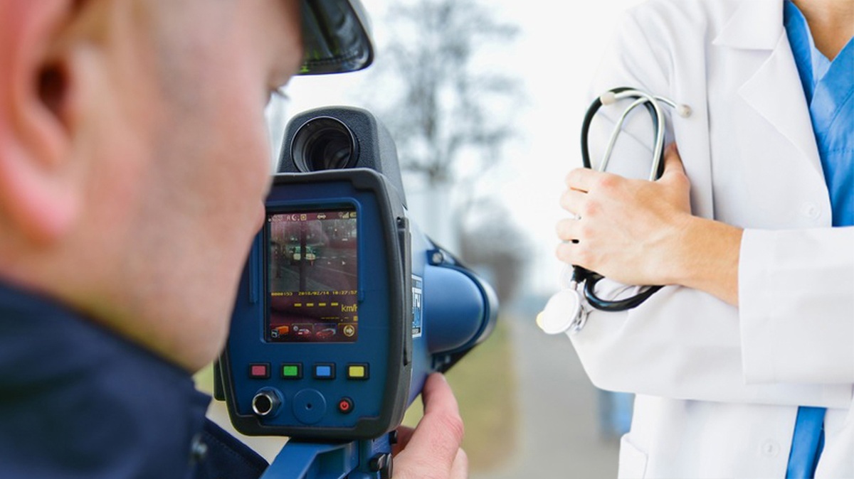 Război în instanță, între un medic și polițiștii ieșeni! Viteza l-a pus la plată pe doctor! „Mă grăbeam la o operație!” (Exclusiv)