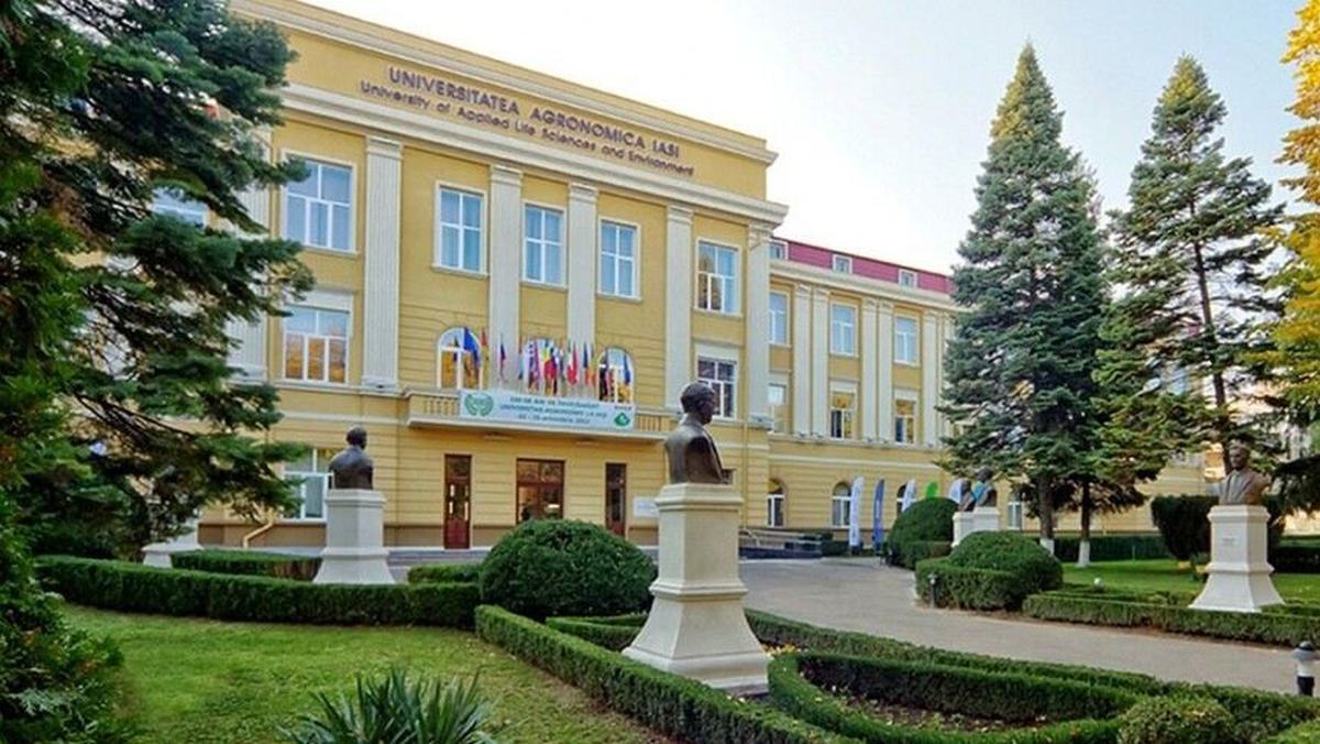 Celebra caravană „România văzută din tractor” are linia de finish la Universitatea de Științele Vieții „Ion Ionescu de la Brad” din Iași