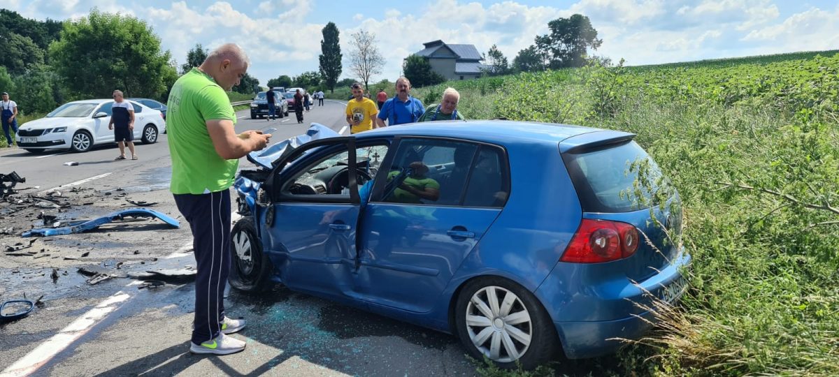 Imagini şocante! Accident rutier mortal în judeţul Iaşi. Două persoane şi-au pierdut viaţa, după ce două maşini s-au izbit frontal – EXCLUSIV, GALERIE FOTO, VIDEO