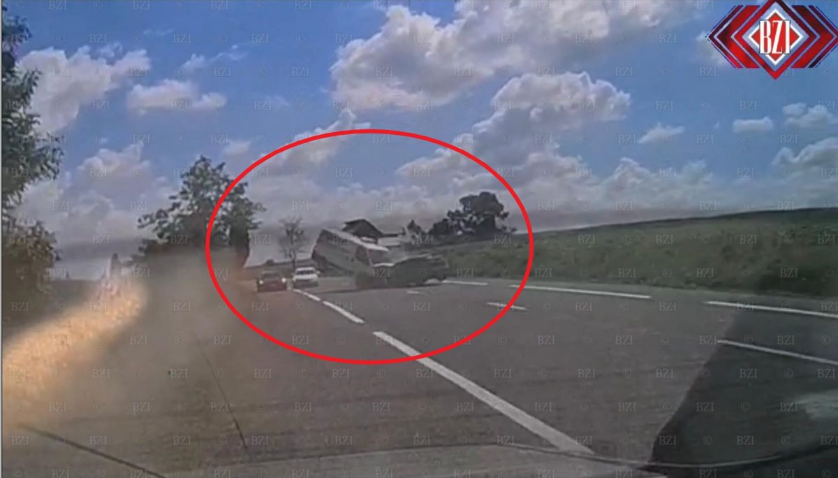 Iată momentul impactului de la Miclăușeni. Şoferul care a decedat a intrat pe contrasens direct în autoutilitară. Mai mulţi şoferi au frânat în ultima secundă – EXCLUSIV, FOTO, VIDEO