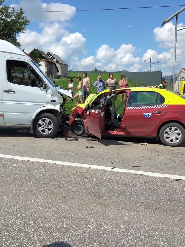 Accident rutier la Tg. Neamţ. Două femei aduse cu elicopterul SMURD la Iaşi