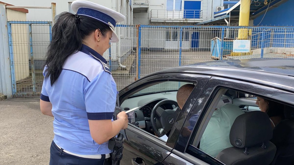 Atenţie şoferi! Poliţiştii rutieri ieșeni verifică viteza pe Bulevardul Chimiei – FOTO, VIDEO