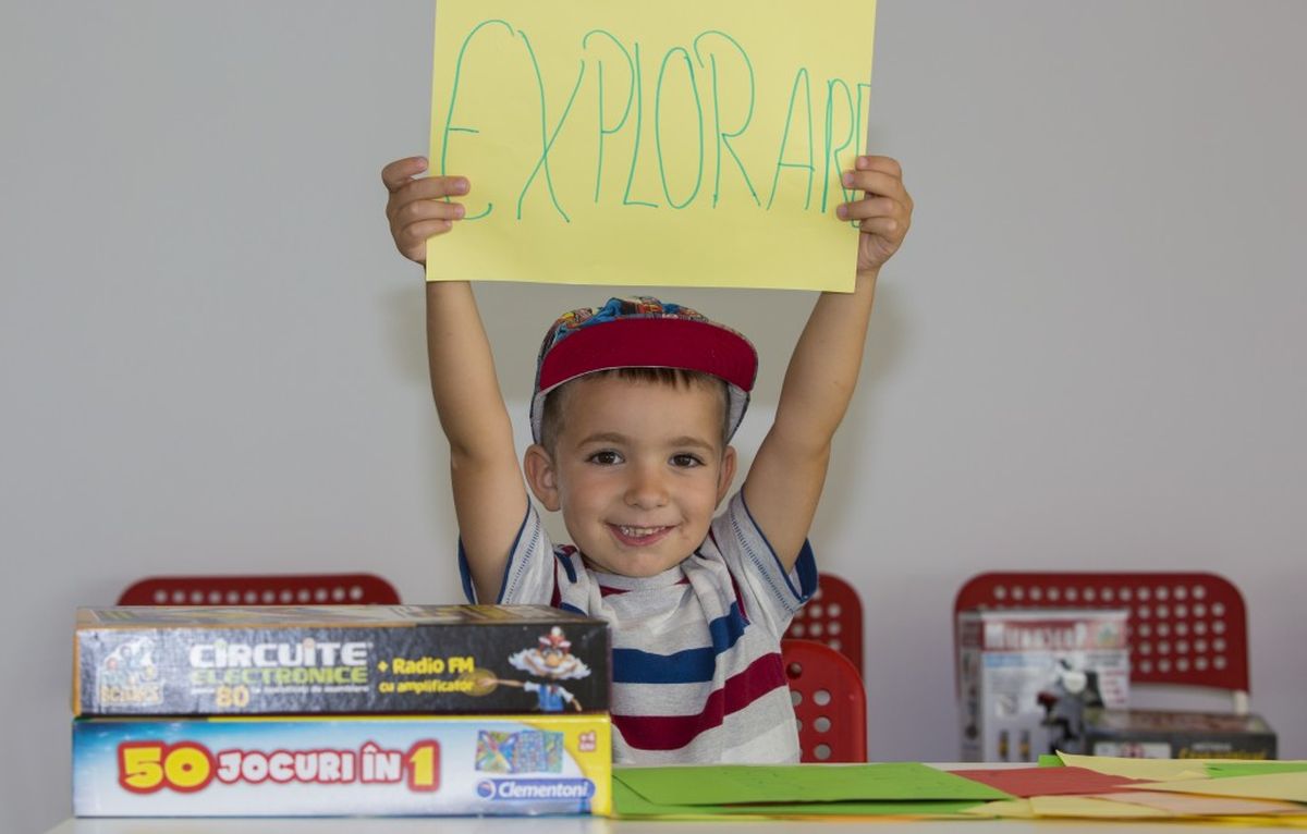 Școală de vară logo vacanță instructivă! Ateliere creative pentru copii cu CES Iași
