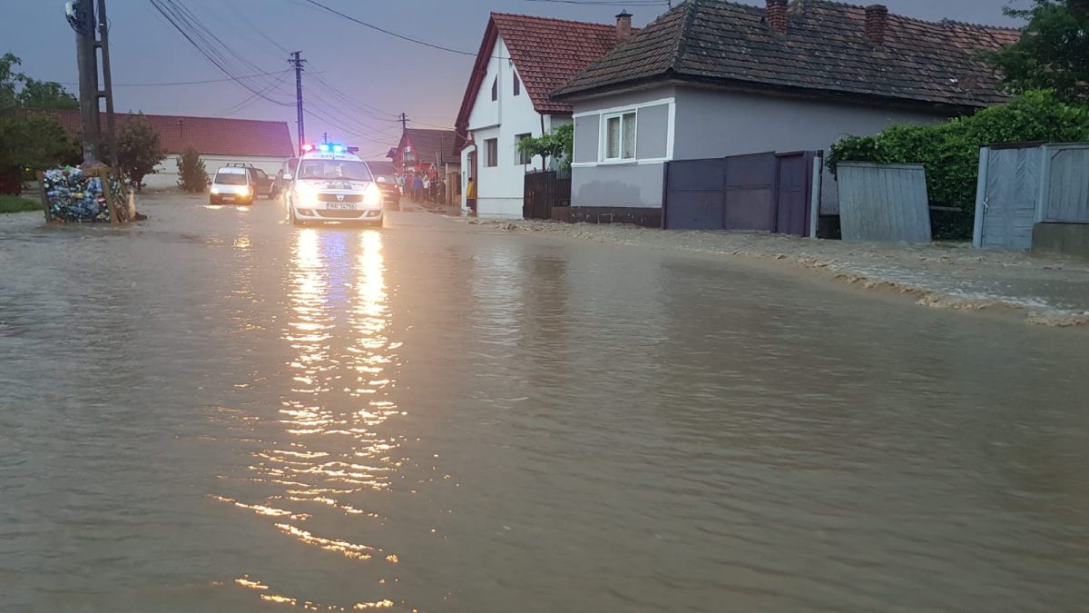 Cod roşu de inundaţii în judeţul Iași! Mai multe regiuni sunt afectate