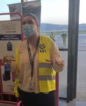 Situație incredibilă la Bacău: O cursă spre Liverpool, anulată pentru că avionul nu avea pilot! – VIDEO