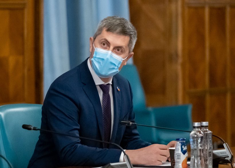 Dan Barna (USR) vrea ca persoanele care nu s-au vaccinat să aibă parte de restricţii! Ar trebui interzise în anumite spaţii