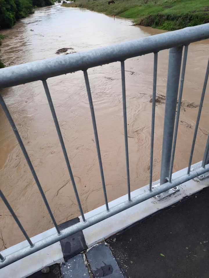 Cod roşu de inundaţii la Vaslui. Zeci de gospodării inundate şi persoane evacuate – FOTO, VIDEO