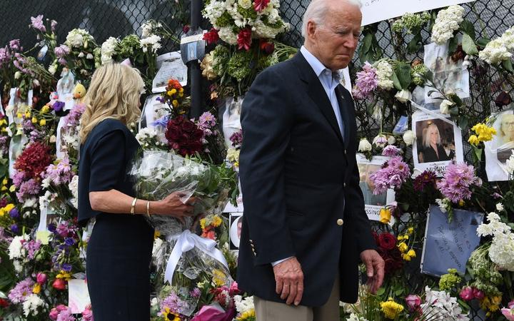 Joe Biden, președintele SUA, anunţa că incă este posibil să se găsească supraviețuitori în clădirea care s-a prăbușit în Miami - Vimarsana News