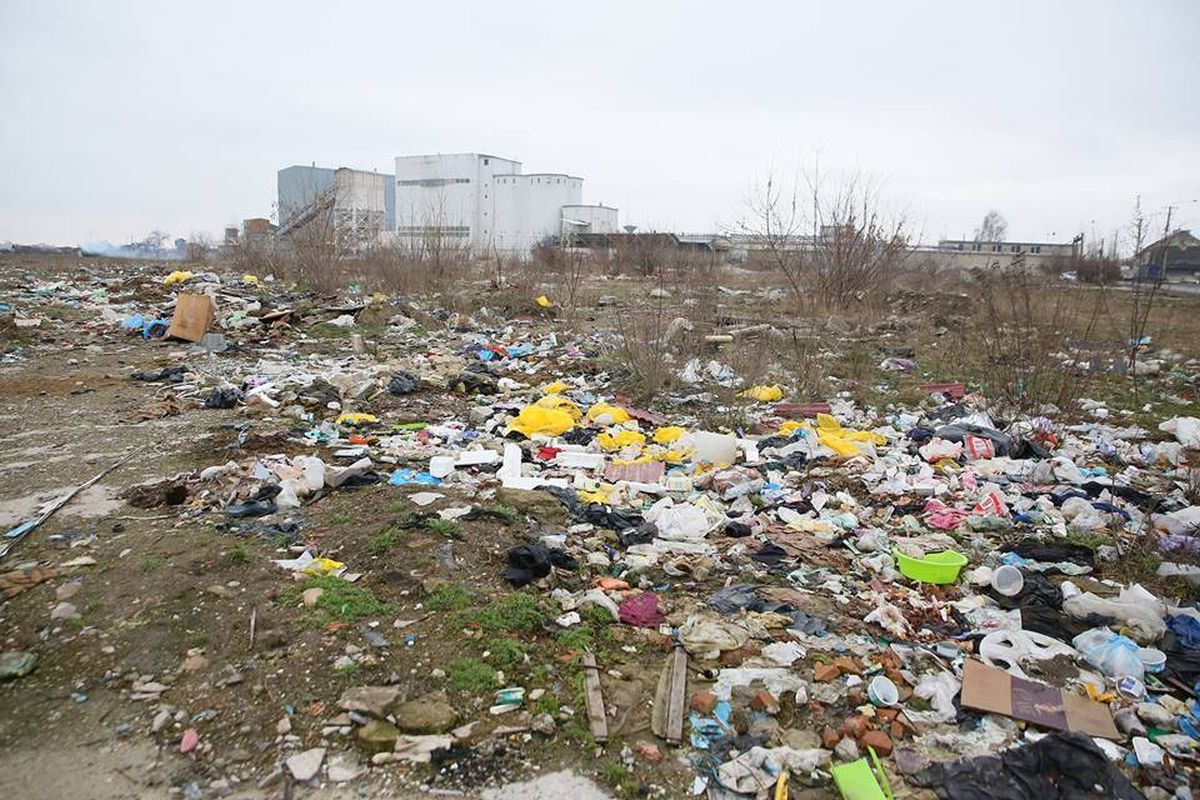 Praf, zgomot și mormane de gunoaie! Ieșenii au luat cu asalt Agenția pentru Protecția Mediului! Oamenii au depus zeci de plângeri!