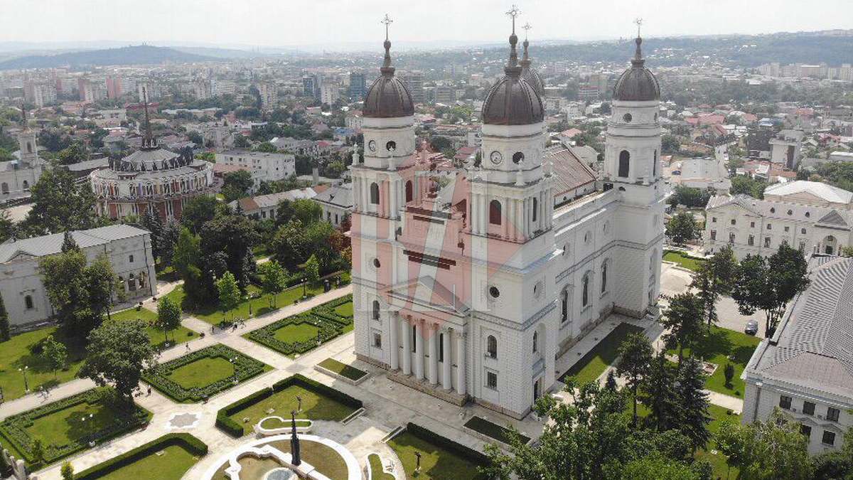 Plan grandios în jurul Catedralei Mitropolitane din Iași. O parcare subterană cu o piață uriașă pentru pelerini va apărea în centrul orașului – FOTO, SCHIȚE