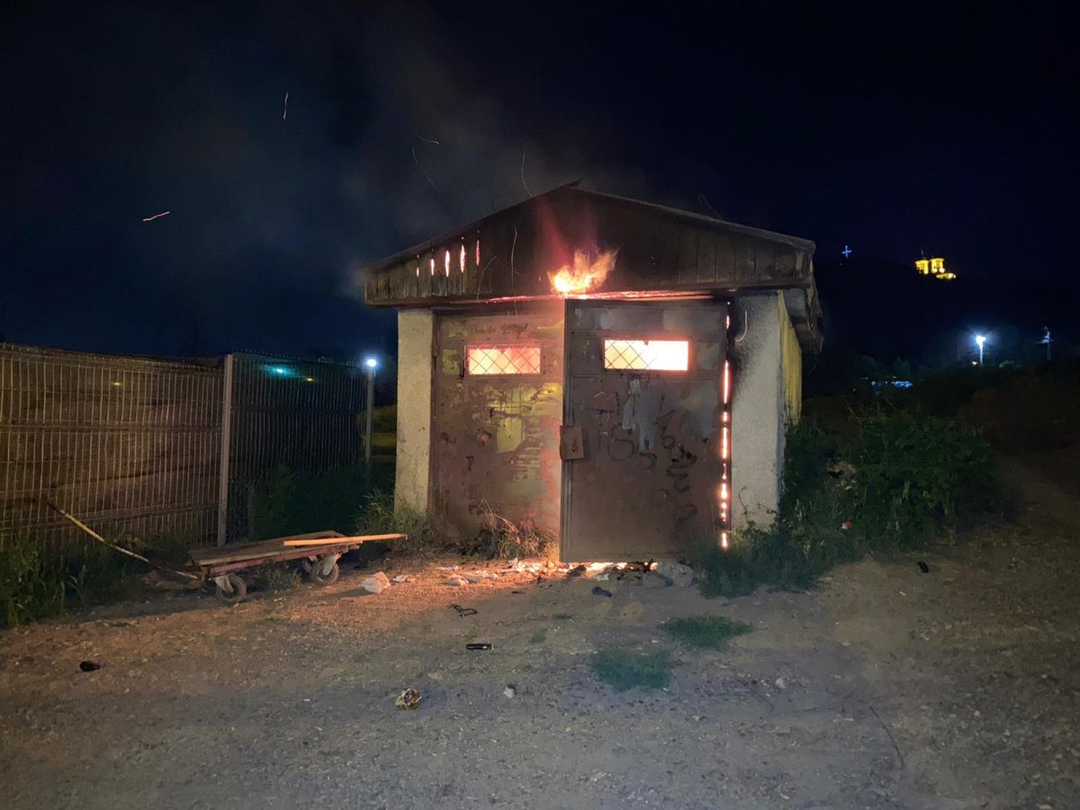 Incendiu în municipiul Iași! Un garaj a fost cuprins de flăcări – EXCLUSIV/ FOTO/ VIDEO