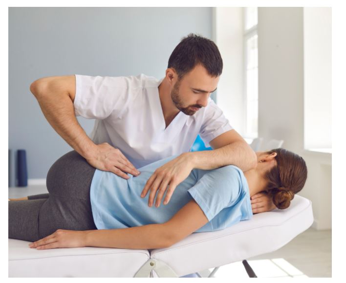 Care sunt indicațiile kinetoterapiei și când este bine să apelezi la o clinică de recuperare medicală?
