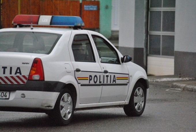 O mașină de poliție a făcut accident când pleca de la un alt accident