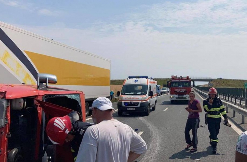 Accident ingrozitor pe autostrada A1 din România! Autostrada este blocată și sunt cel putin 9 persoane rănite