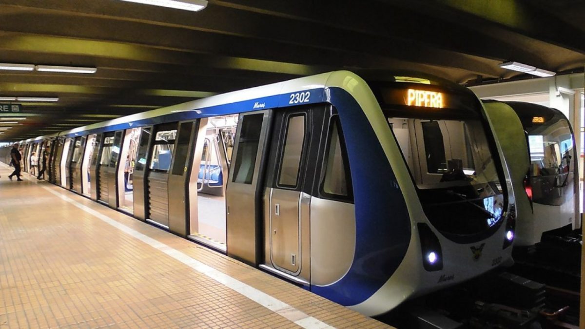 Un tânăr din Capitală atacă femeile de la metrou! Toată lumea este îngrozită: ,,Am urlat pe peron!”