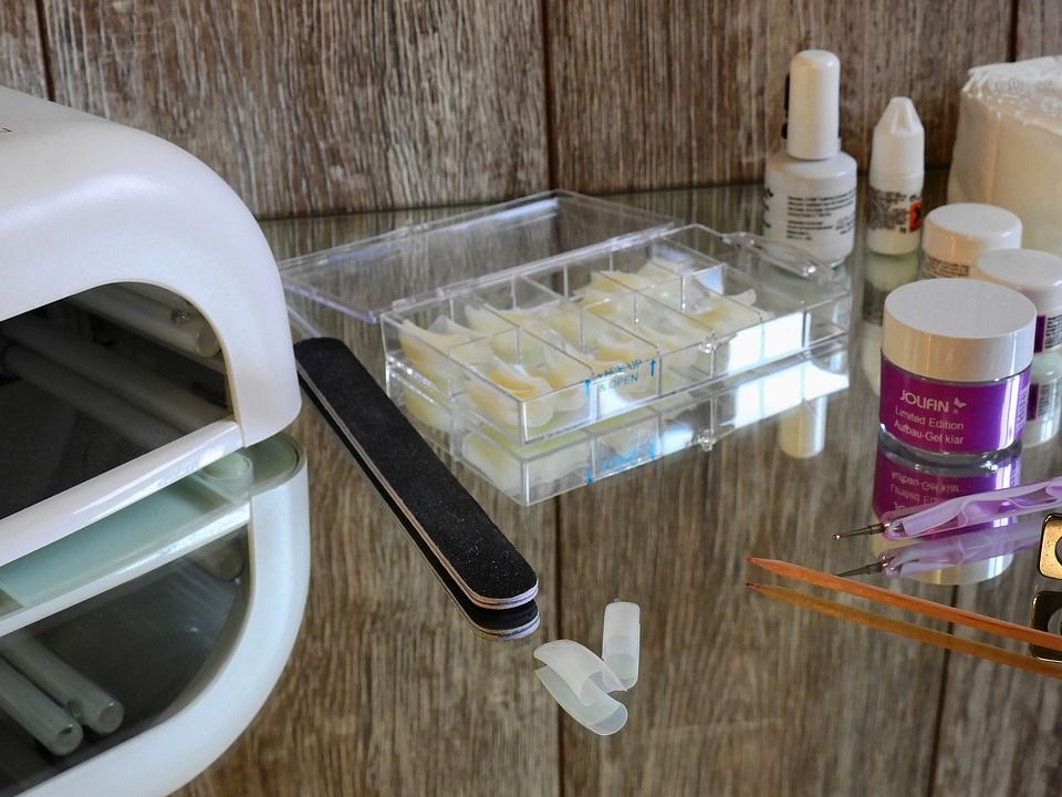 7 secrete pentru a păstra cât mai mult manichiura cu gel