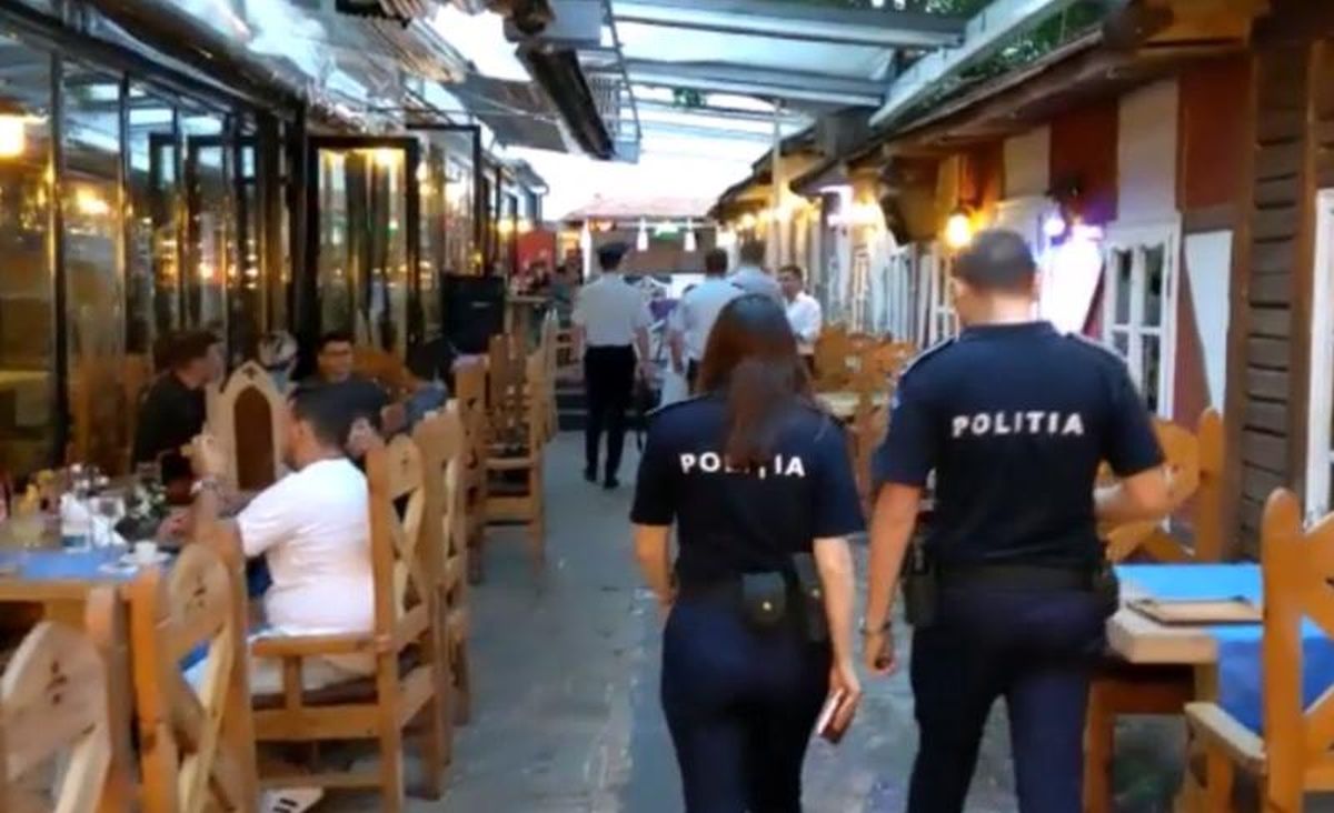 Încă o zi plină pentru polițiștii din Iași. Sute de cetățeni au fost verificați pentru a se vedea dacă regulile impuse în lupta cu COVID-19 sunt respectate