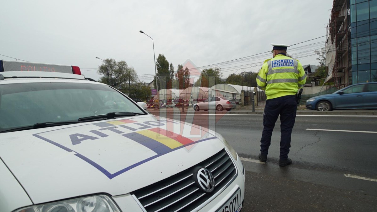Beizadeaua a comis-o din nou! Chiar nu-l poate opri nimic pe acest fiu de medic din Iași? Ultima aroganță: s-a urcat fără permis la volan și a aruncat un plic de „iarbă” pe geam când s-a trezit cu Poliția pe urme (Exclusiv)