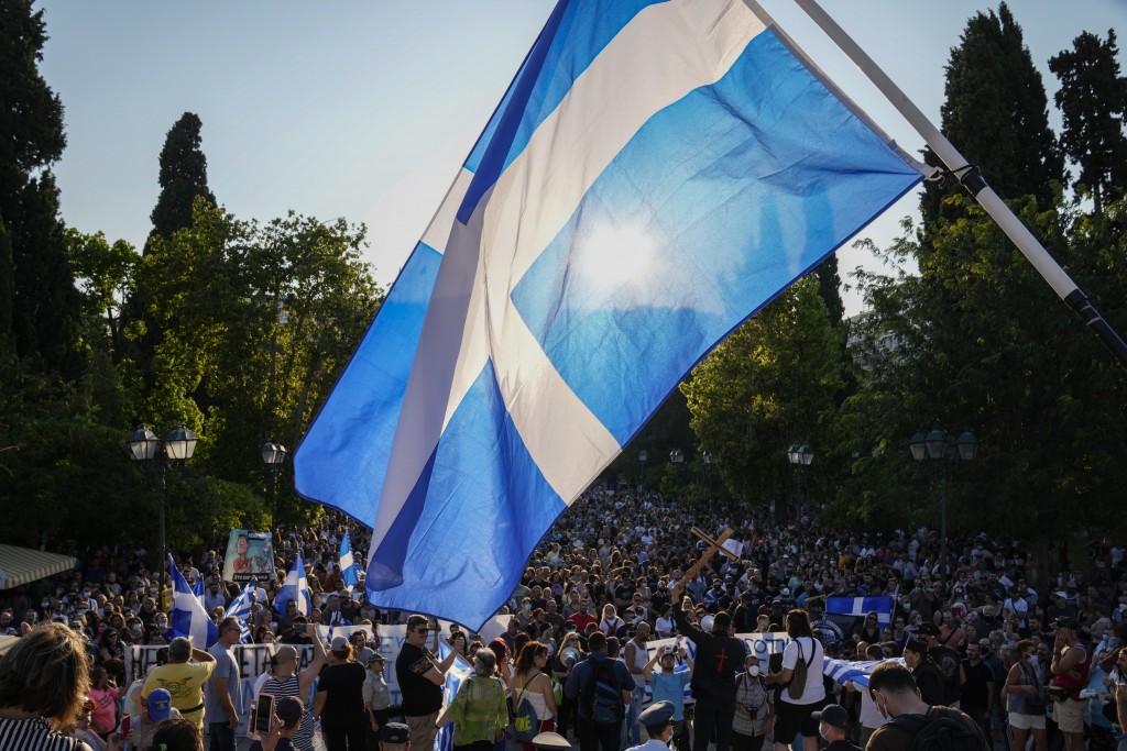 Proteste masive în Grecia, contra vaccinării obligatorii a îngrijitorilor şi a personalului din căminele de bătrâni – VIDEO