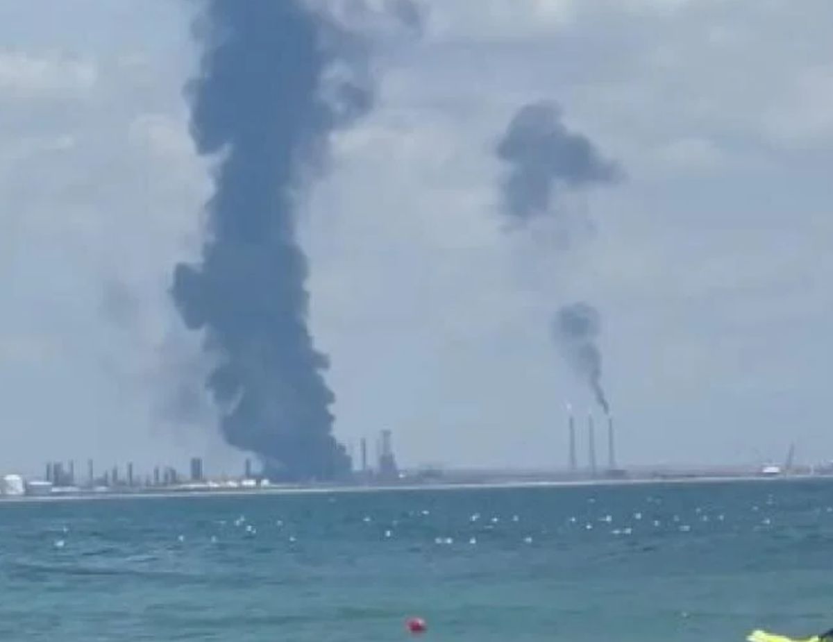 Descinderi ale inspectorilor ITM la Rafinăria Petromidia, după explozia soldată cu un mort şi cinci răniţi