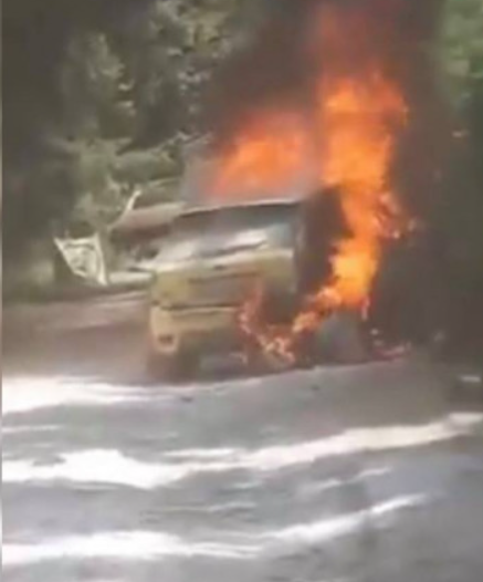 O maşină care participa la Raliul Sibiului a luat foc