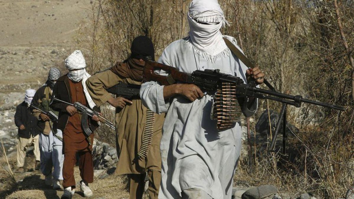După ce americani s-au restras din Afganistan, Guvernul nu mai controlează nici măcar jumătate din țară! Talibanii preiau, încet dar sigur, zeci de teritorii – HARTĂ